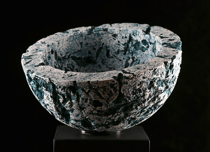 Jutta Hass, deep Blue schamottierte Tonmasse, 45 x 45 x 23